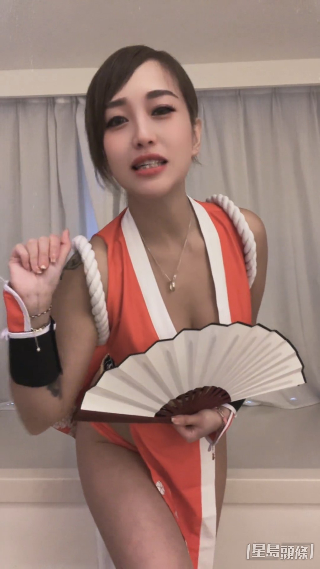 Deep V上陣大騷酥胸!