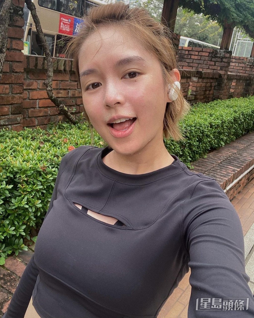 【藝人10公里賽】第13名：蘇麗珊  成績：1小時26分28秒