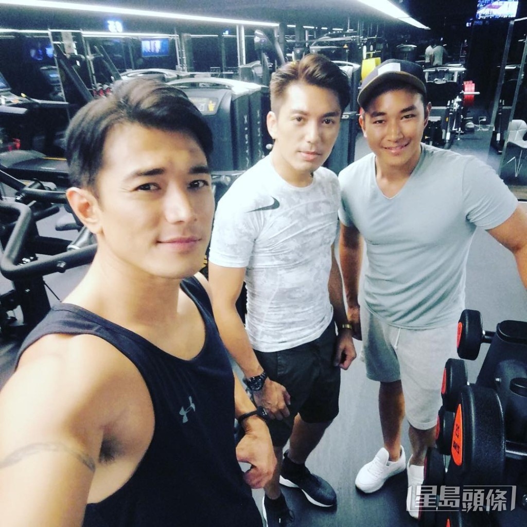 两兄弟感情好好。 
