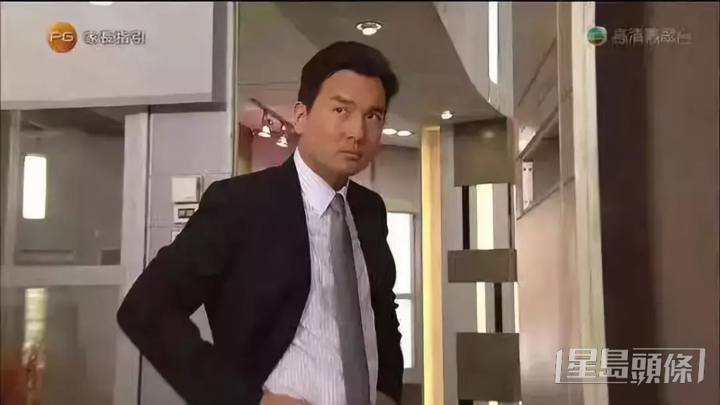 2010年拍《法证先锋III》饰演徐子珊上司，经常叉腰，至今仍令网民印象难忘。