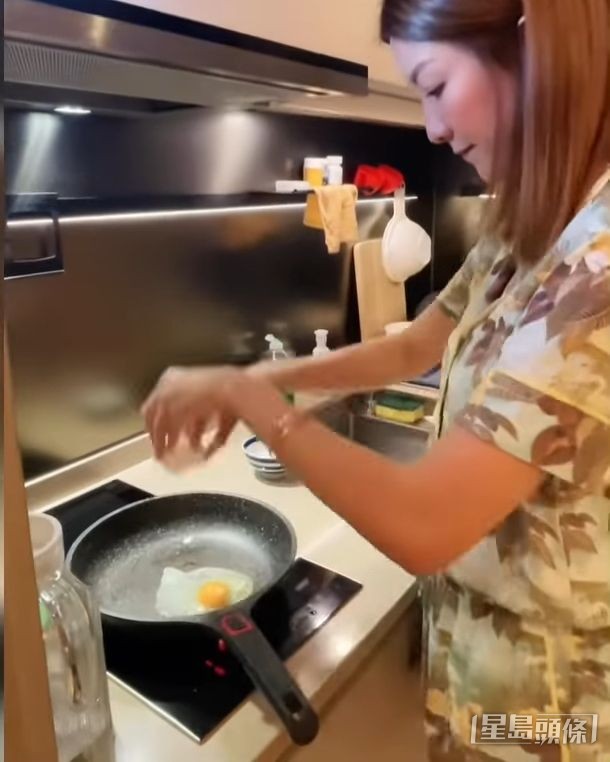 Rose𠵱家鍾意留喺屋企做宅女。