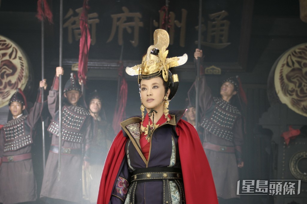劉曉慶當年演繹《武則天》一角，由10多歲的武媚娘到成為女皇帝武則天，令她名噪一時，12年後再拍《日月凌空》演武則天一角。