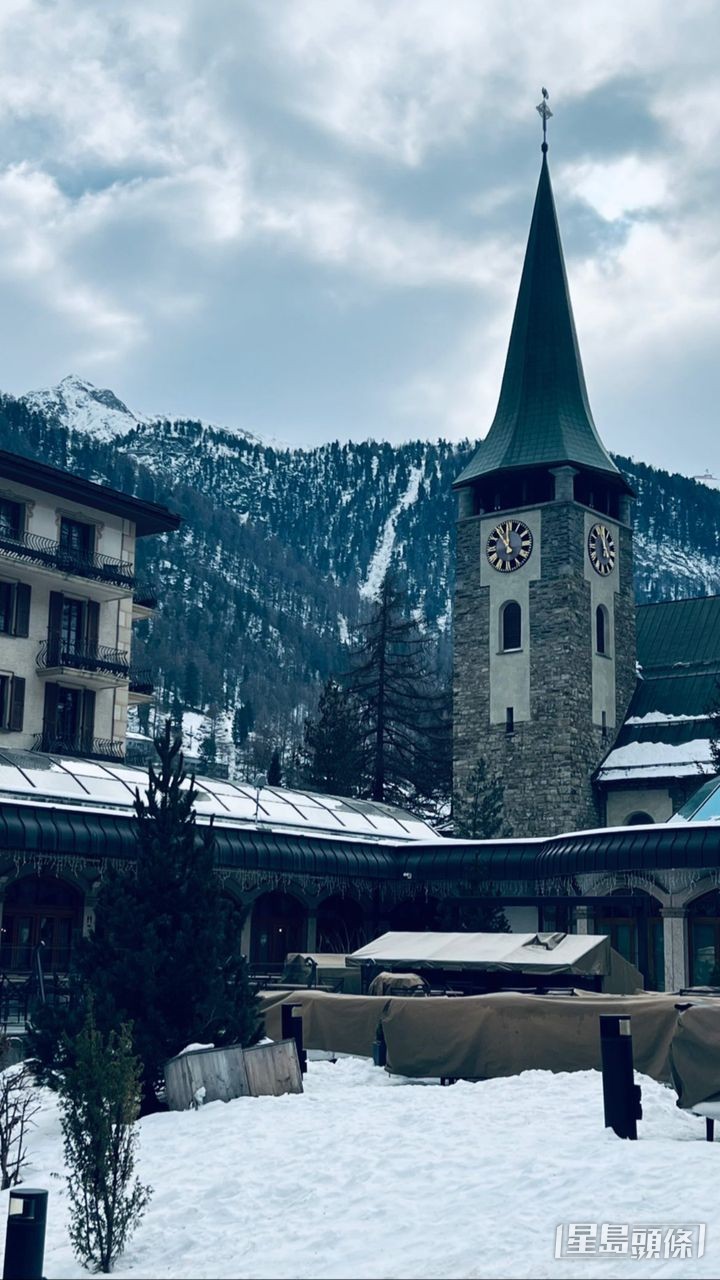 從丁子高的照片見到,兩夫婦去了瑞士滑雪勝地Zermatt。