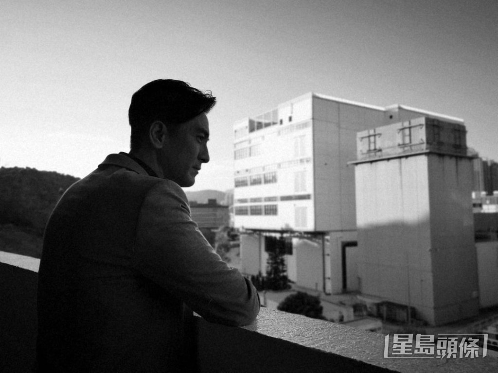 呢個景成日都係，就係飯堂側邊走廊。