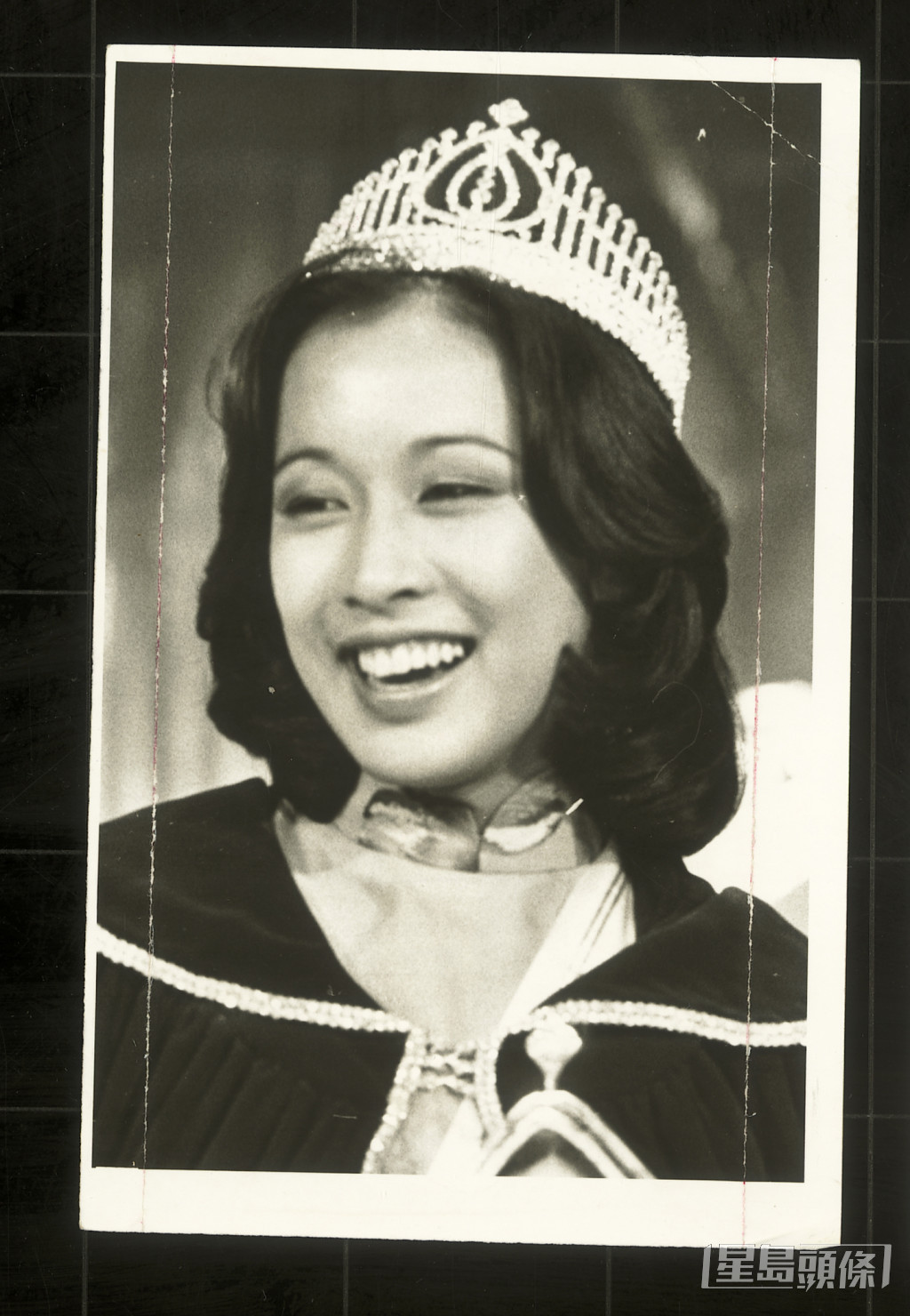 朱玲玲是1977年香港小姐冠軍及最上鏡小姐，是首位奪得兩個獎項的參賽者。當選後只在娛樂圈發展了很短時間，在無綫電視拍過一部電視劇《瑪麗關77》，客串過電視劇《狂潮》。