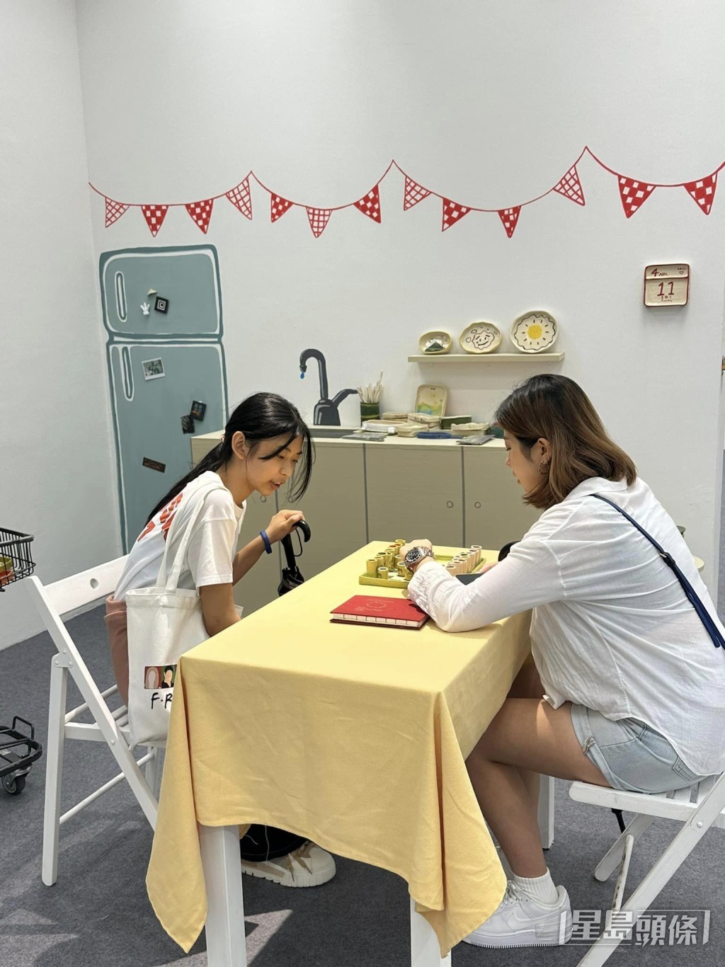 一家人都有欣賞其他同學仔作品，有好多唔同類型。