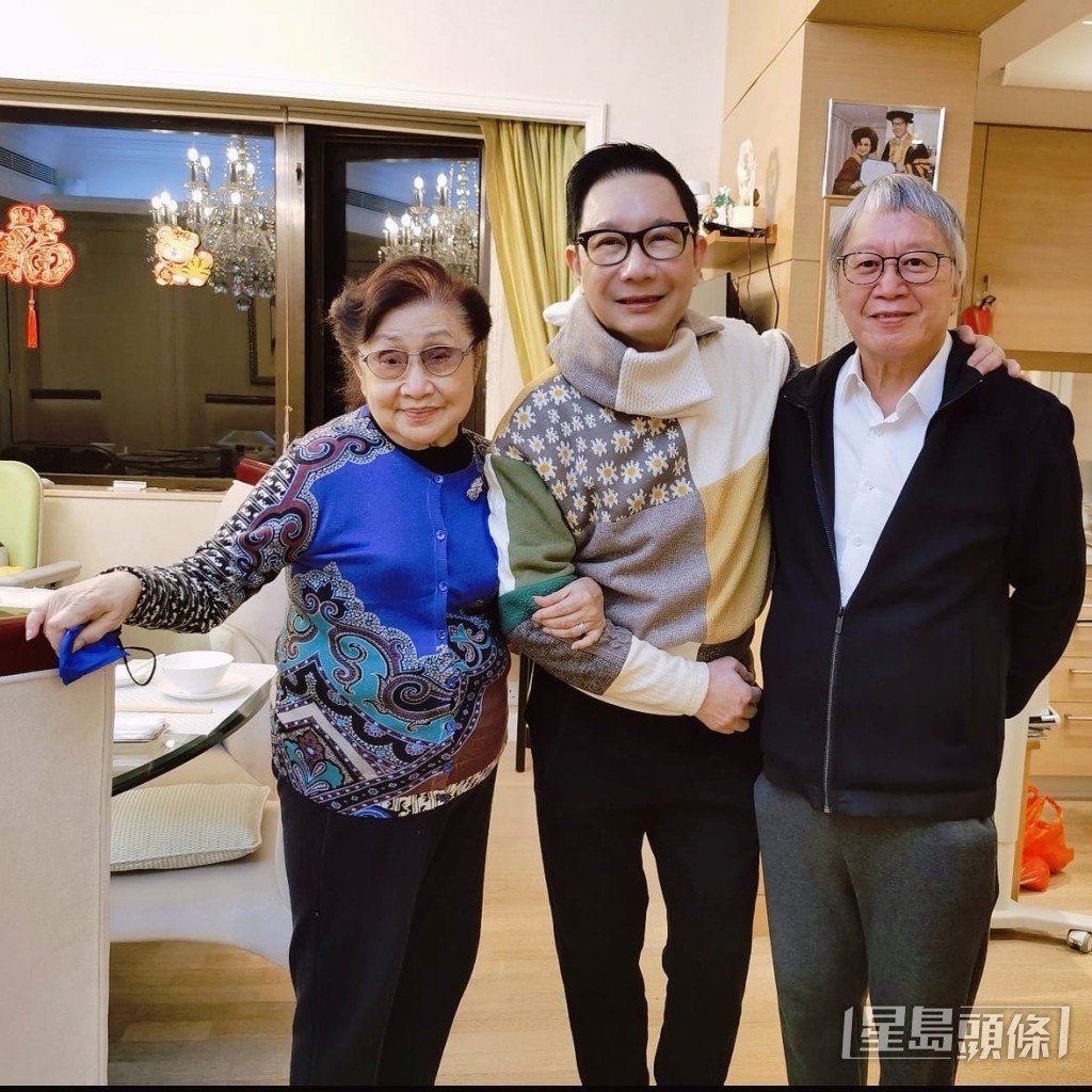 白雪仙仍非常精靈，面色亦都非常好。
