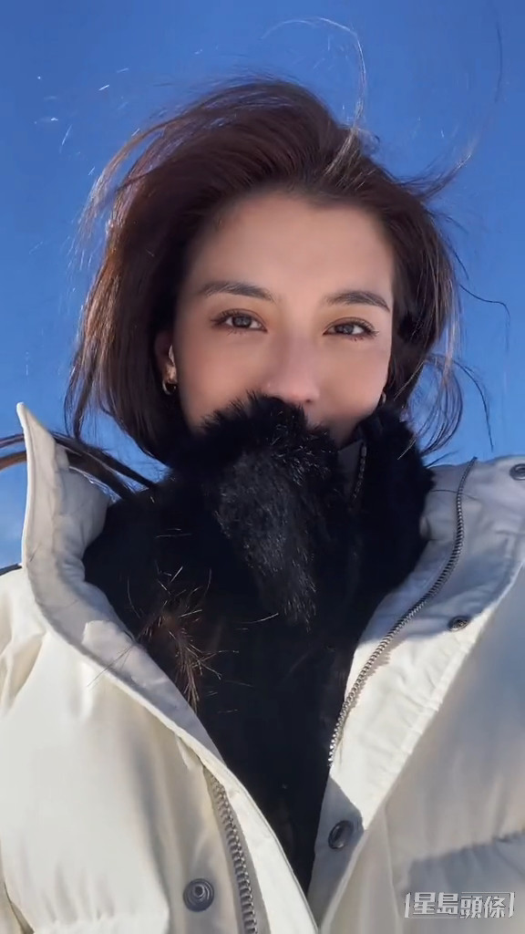 吴千语最近与施伯雄到外国滑雪，在社交网贴出多张靓相，又拍片打卡。