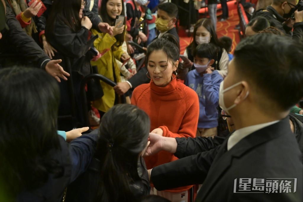 江美仪与两个“囡囡”郭柏妍、罗毓仪都好受欢迎。