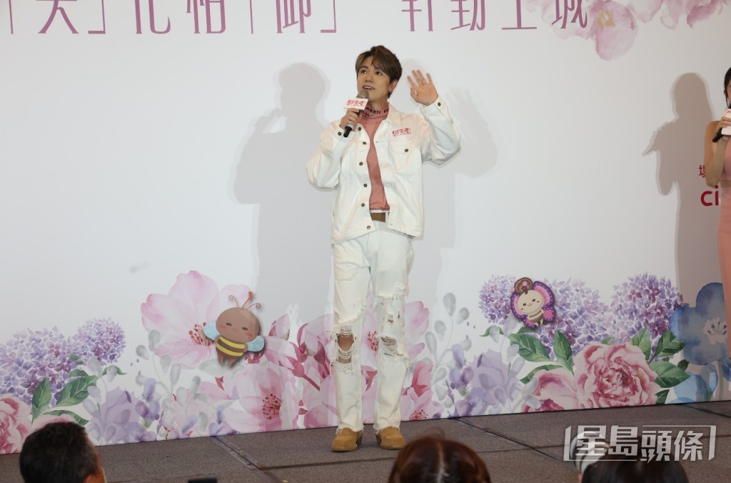 張敬軒以20週年大使身份到荃灣出席品牌活動。
