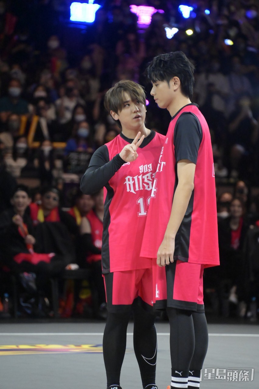 姜濤打籃球好落力。 