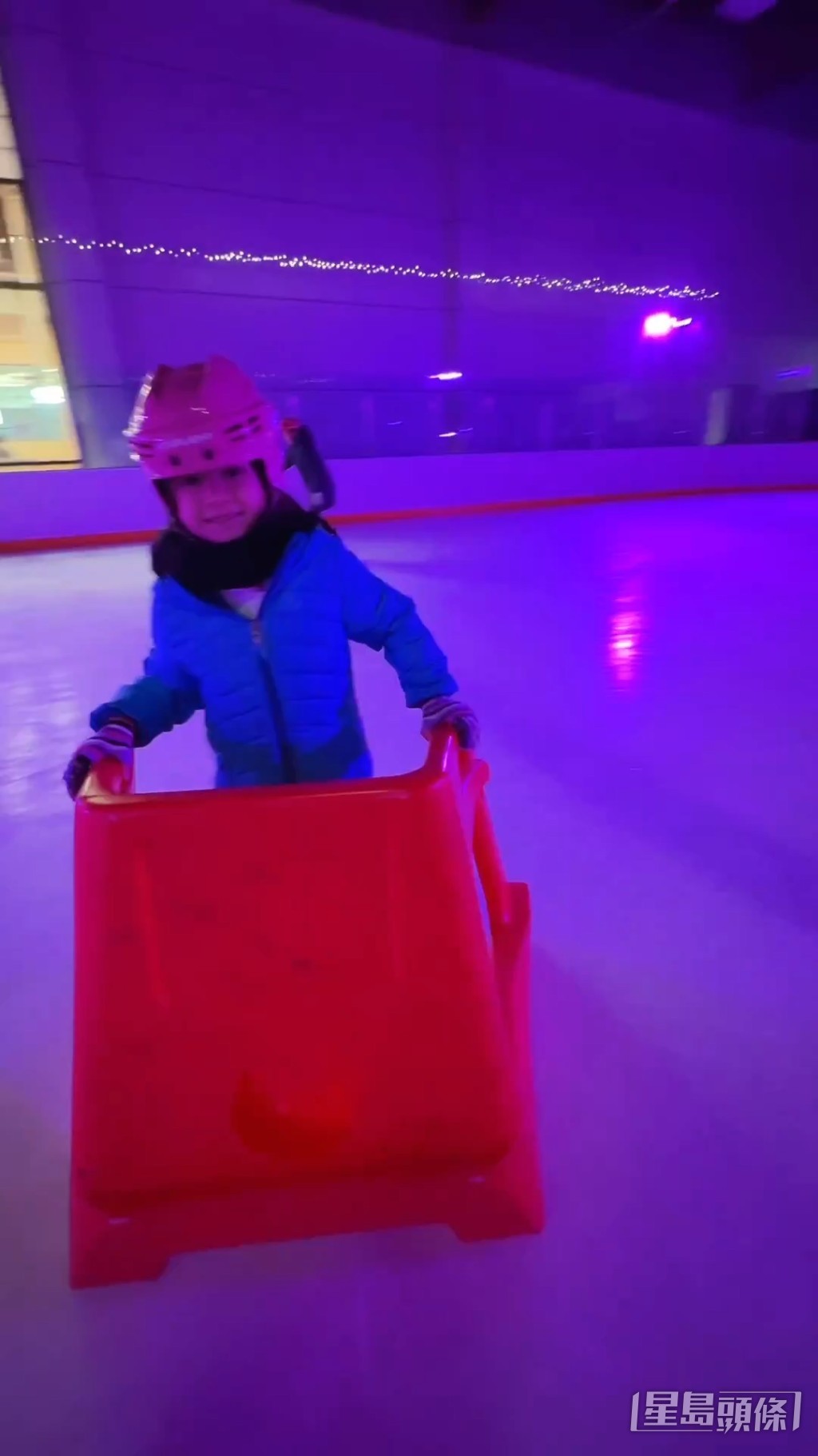 網民都大讚Kelly是貼心好家姐，鍾嘉欣好識教仔女。