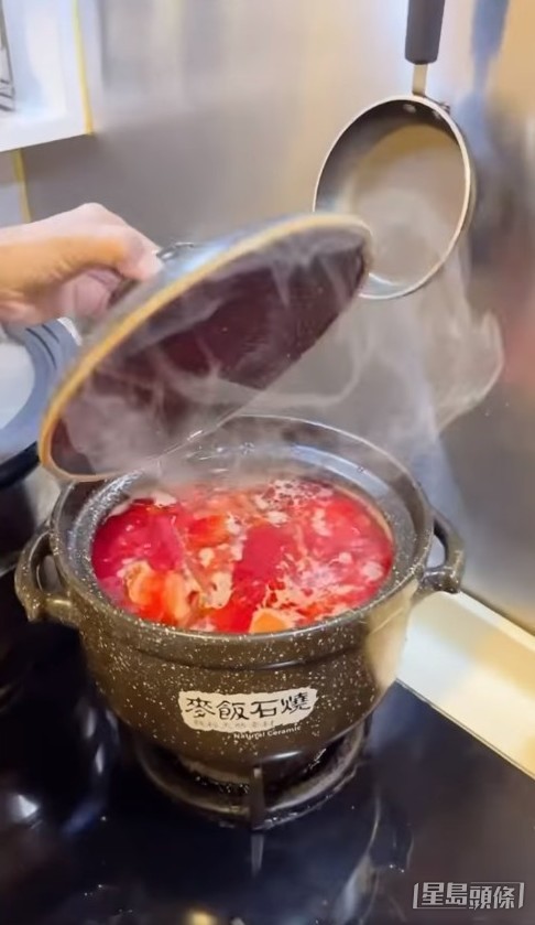 楊盼盼仲有煲湯。