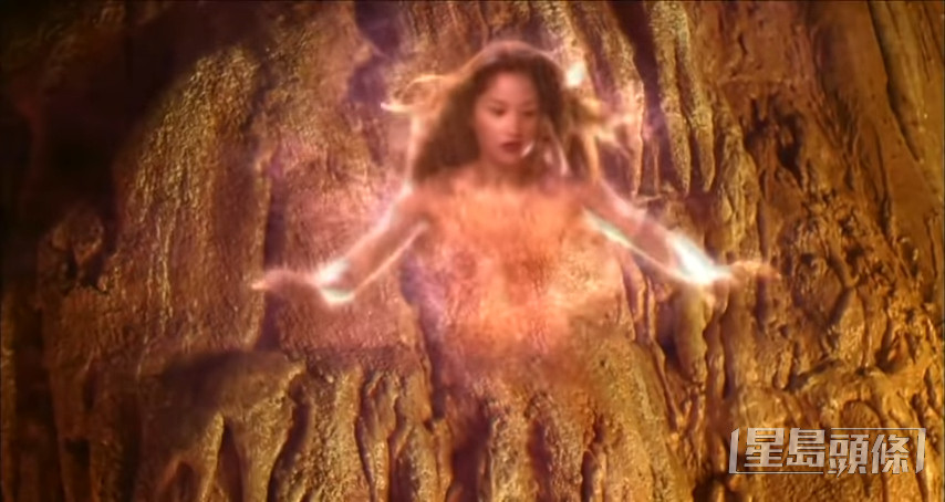 瞿穎在電影《千機變II之花都大戰》飾演女帝「雅歌／雅婷」。