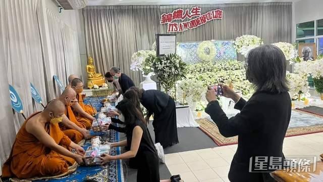 喪禮中,每晚有泰國高僧為陳銅民誦經祈福。(網上圖片)
