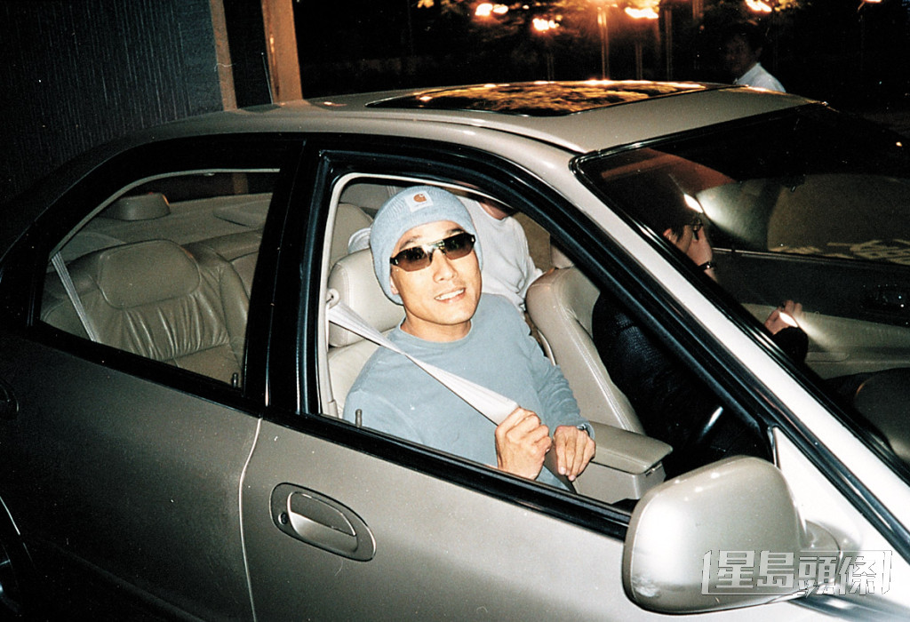 梁家辉于2002年11月驾车途经红磡海底隧道时，与一辆巴士及一辆私家车相撞，他更打伤巴士司机。