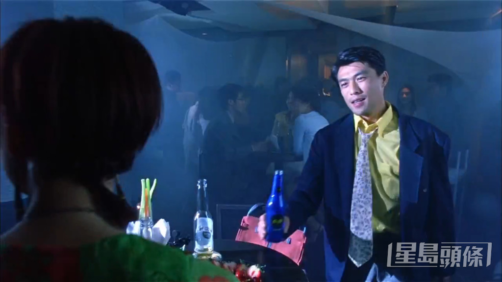 張滿源在2002年的《我左眼見到鬼》飾演撩鄭秀文的酒吧顧客。