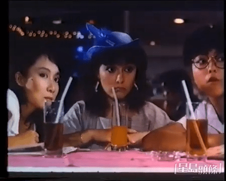 狄寶娜摩亞(中)曾與陳美齡(左)合作演出。