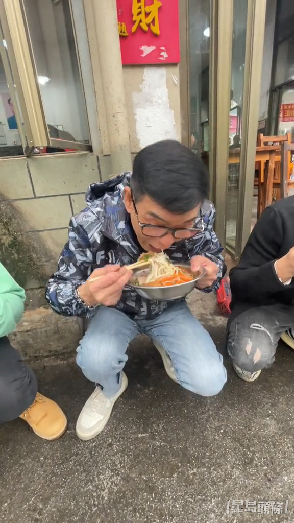 又試過在桂林凸腩踎街食米粉。