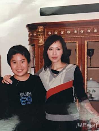 繼子陳浚霆當時只有14歲,由顧紀筠一手帶大。