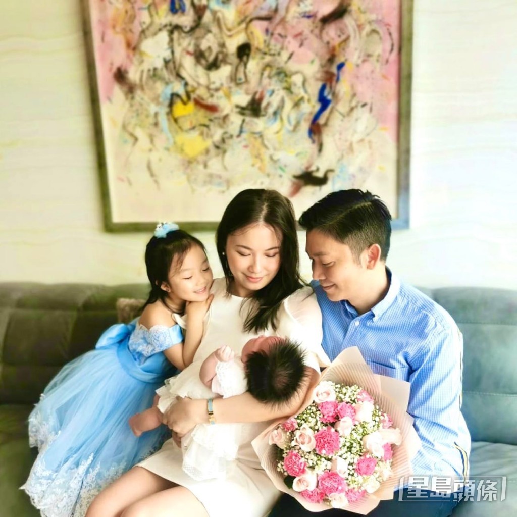 李丞責除了事業得意外,2013年迎娶2009年度港姐冠軍劉倩婷,兩人更成為慈善家,努力做慈善工作回饋社會。