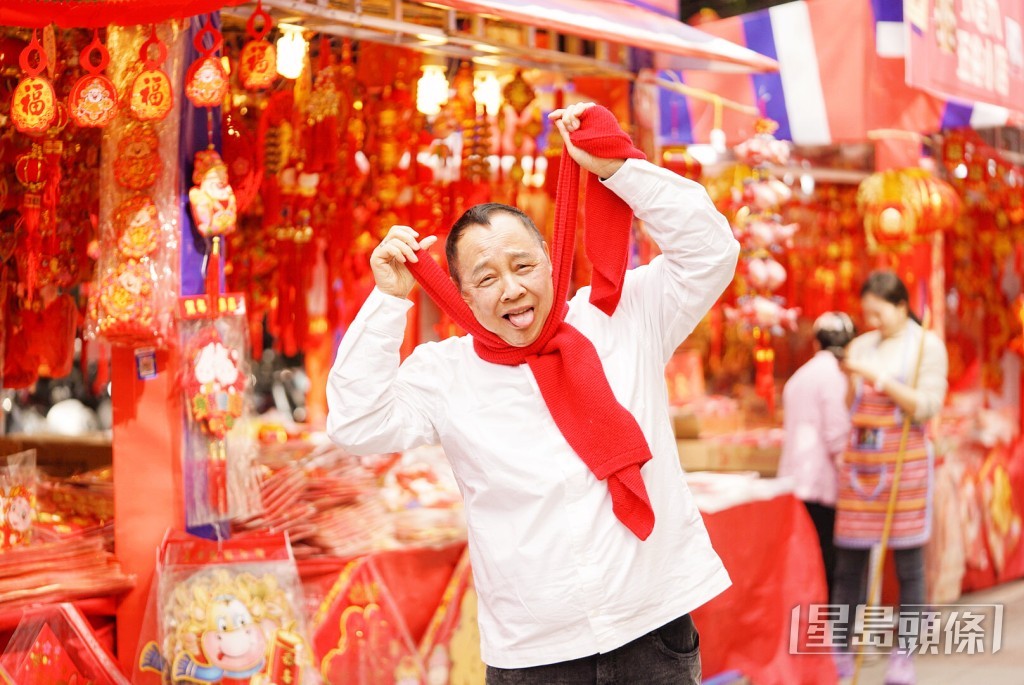 司徒法正其實在約40歲才轉做風水師,早年曾任警察、的士司機,有指早在80年代已怒炒的士牌,勁賺逾3,000萬。雖然早年曾大賺,但因市道轉差令他一舖清袋,後來轉做風水師賺到盤滿鉢滿。