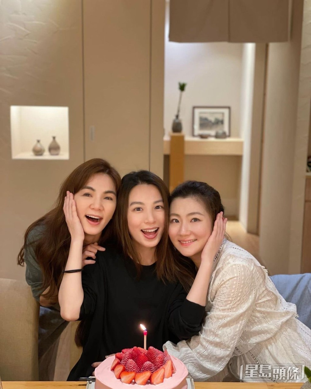 41歲的Selina(右)是台灣女子天團S.H.E成員。