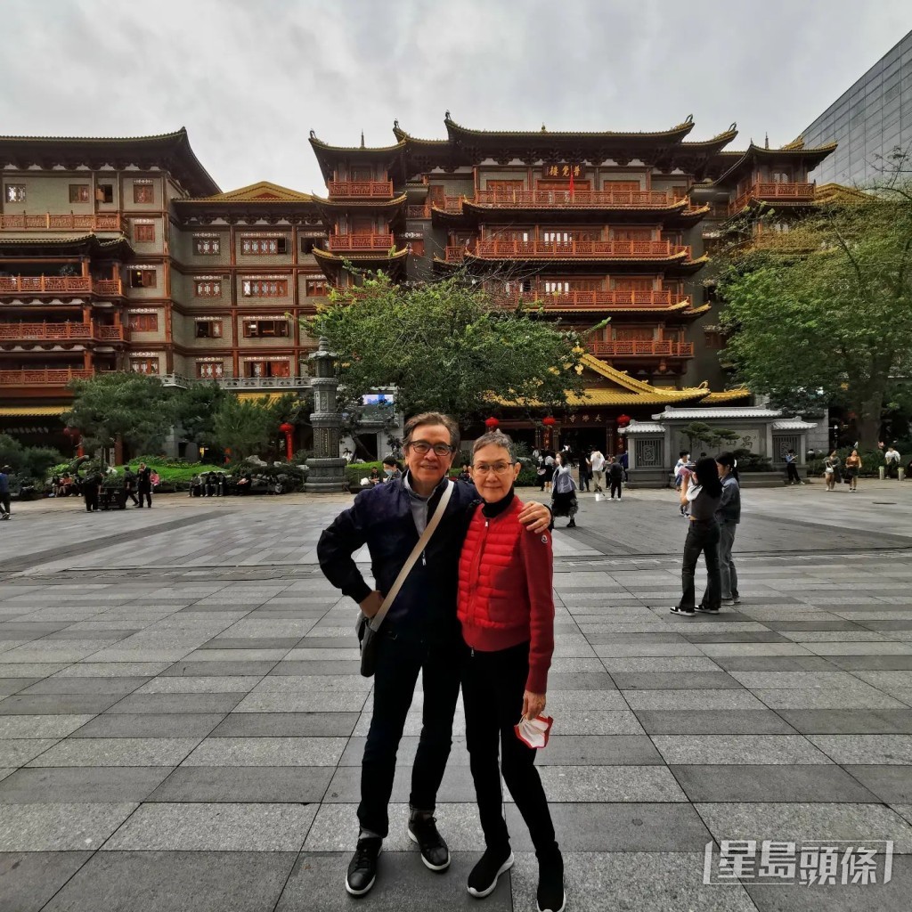 姜大衛也有在IG貼出旅行相,當然有與太太李琳琳的合照。