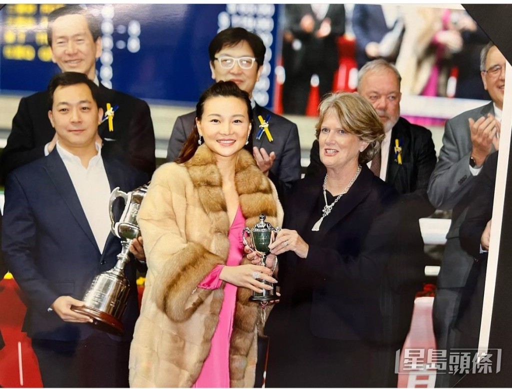 張珮汶與老公何駿杰上月拉頭馬。