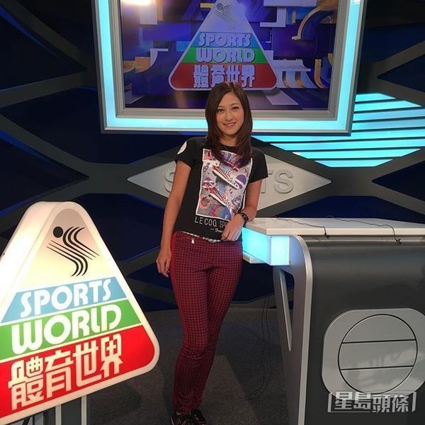 加入TVB后,一直主持《体育世界》。