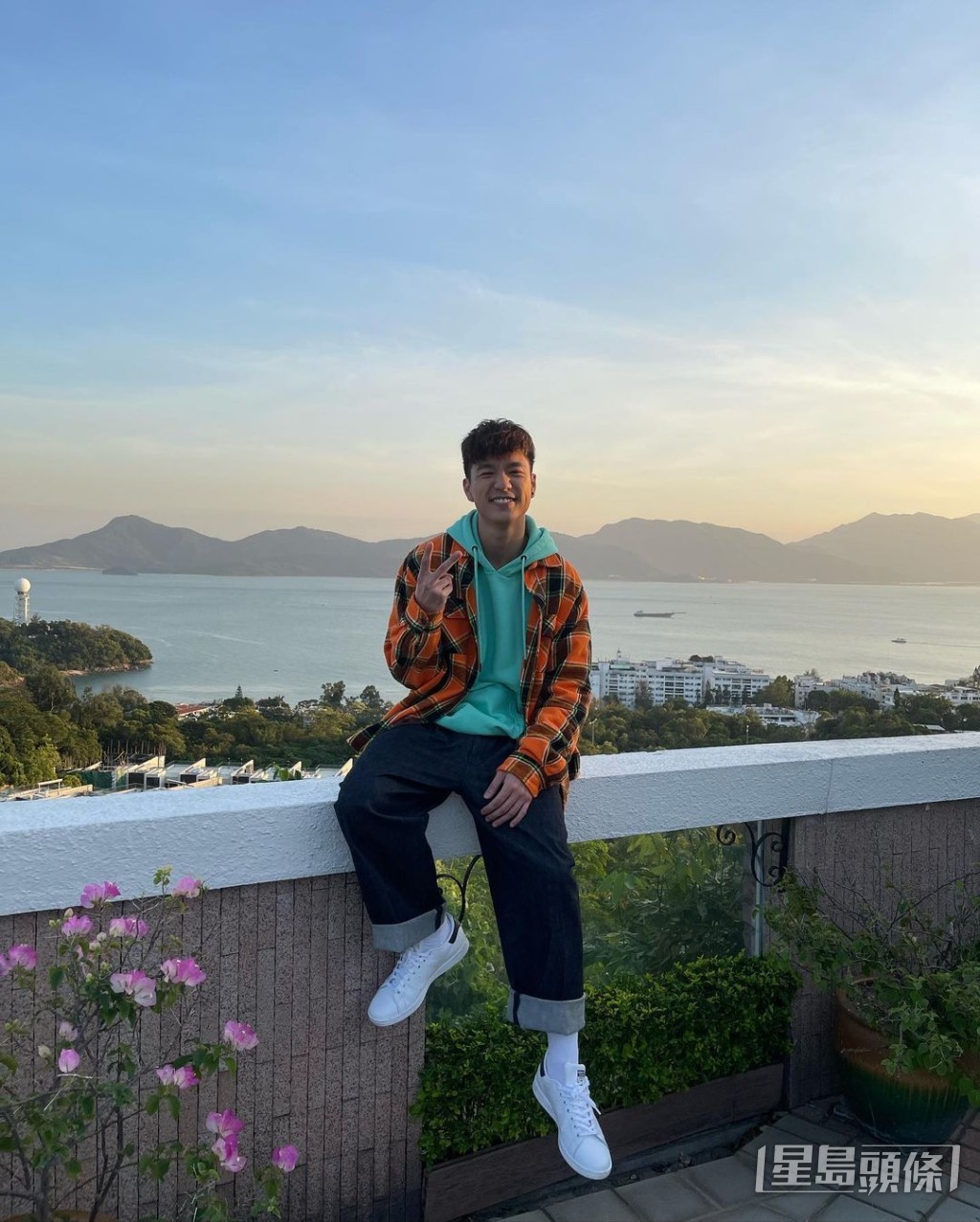 吳偉豪於社交網上載拍攝劇集《有種好男人》的花絮照及影片。