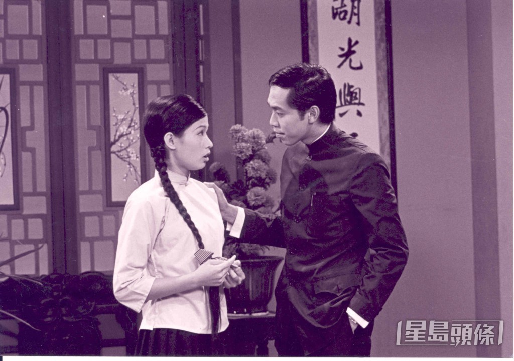 19歲的Gigi姐，與馮淬帆拍攝第一套劇集《夢斷情天》正式出道。