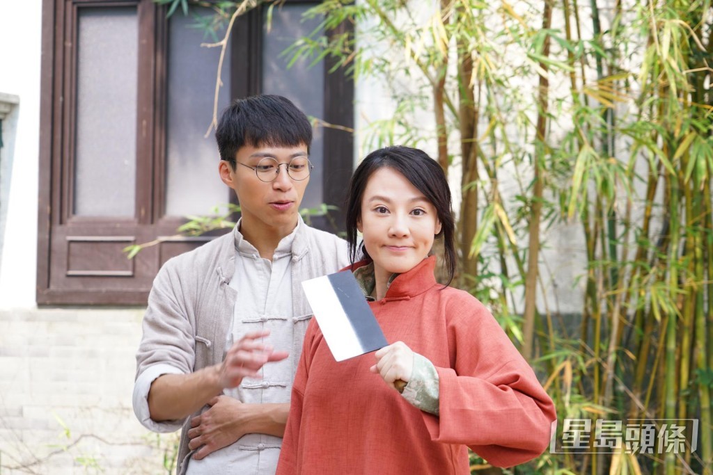同吳業坤喺劇集《大醬園》合作。