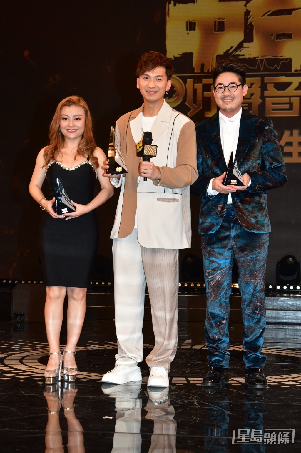 《中年好声音》冠军周吉佩、亚军李佳及季军罗启豪，三人各具实力。