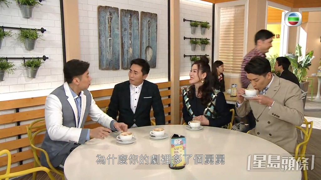 日前播出的《爱．回家》，“Terry”李伟健的剧中剧《揸流滩》新增一个“舅父”角色，由于没牙只能吃软饭。