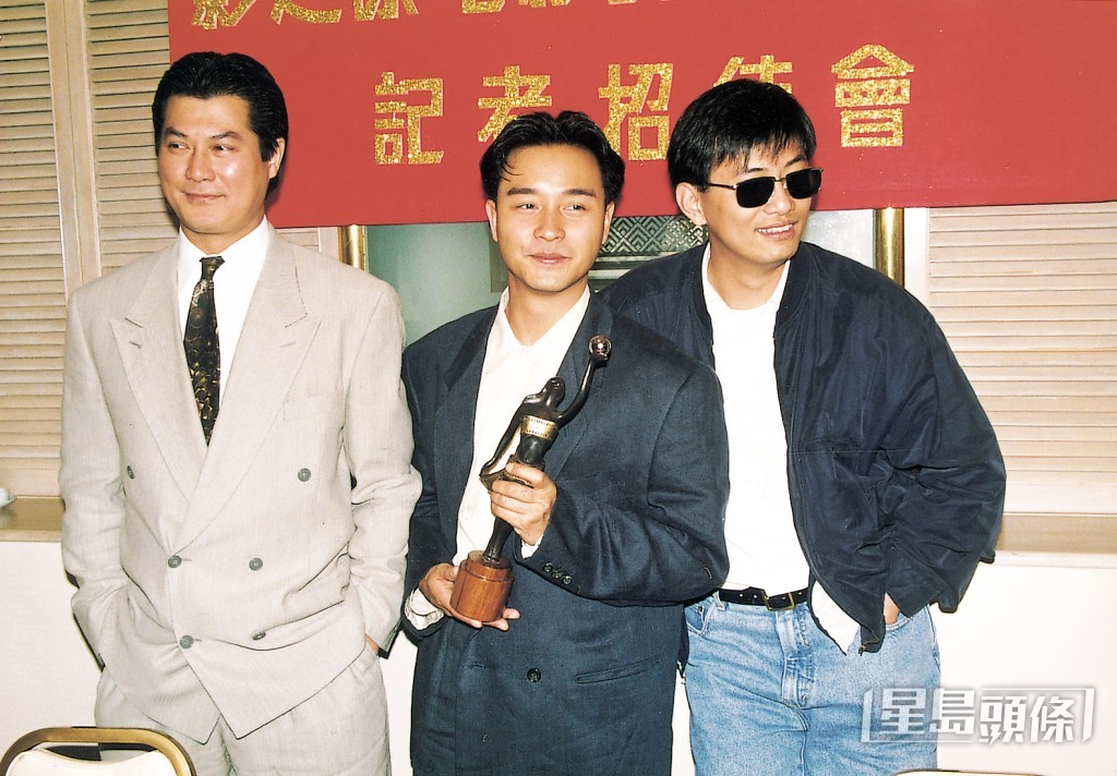 王家衛多年來出席大大小小的公開場合,亦會戴上黑超現身。