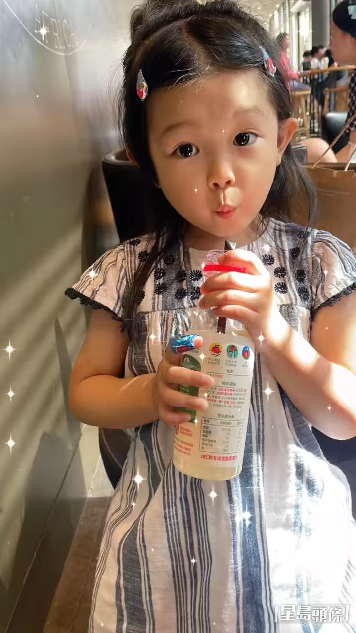 陳展鵬分享愛女萌爆食相。