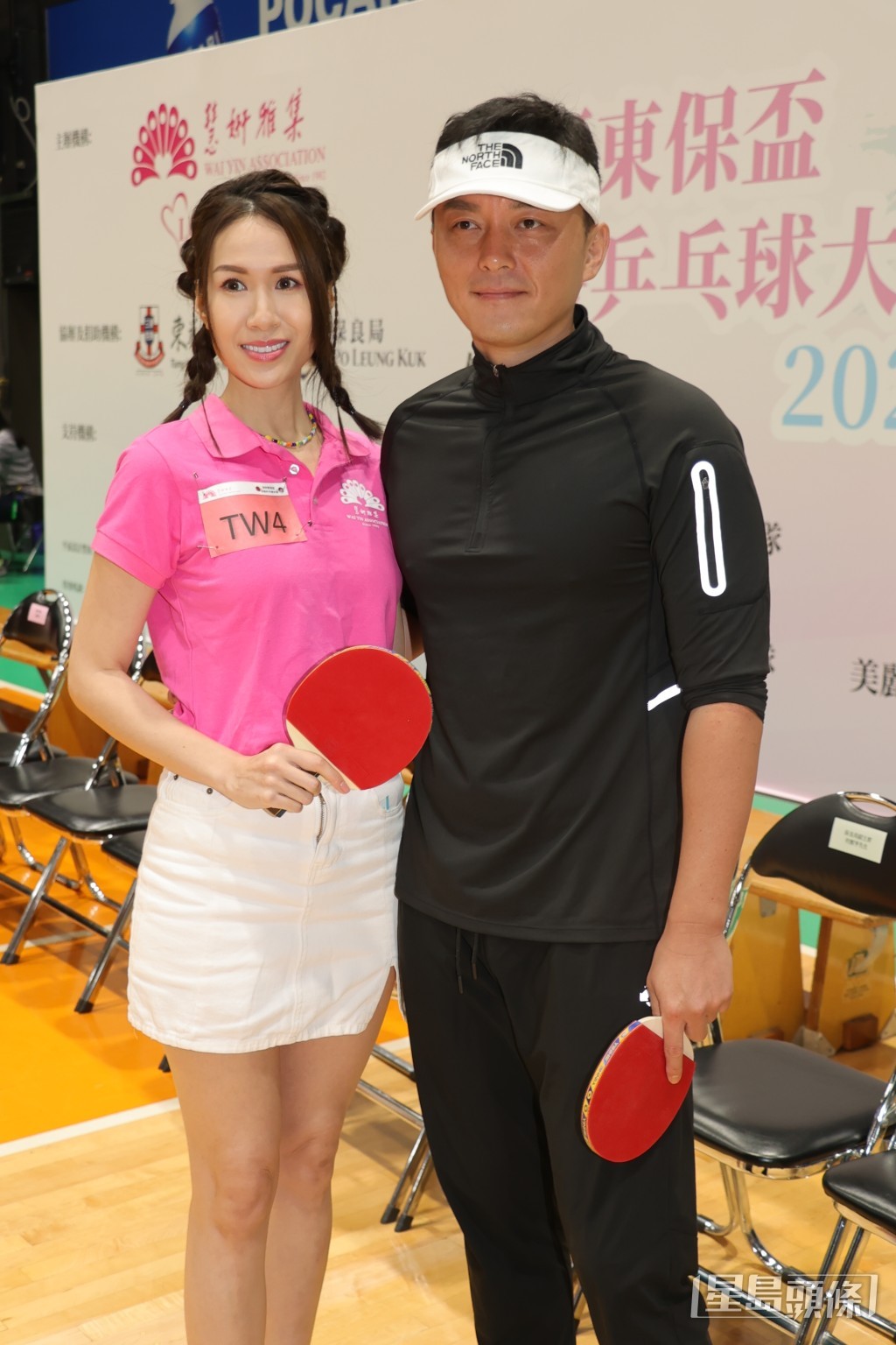 終於再有新劇播映的楊明，陪港姐女友莊思明現身。