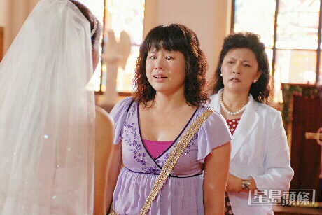 Gigi姐跟胡杏兒拍《肥田囍事》要「飛紙仔」，她反而應付到。