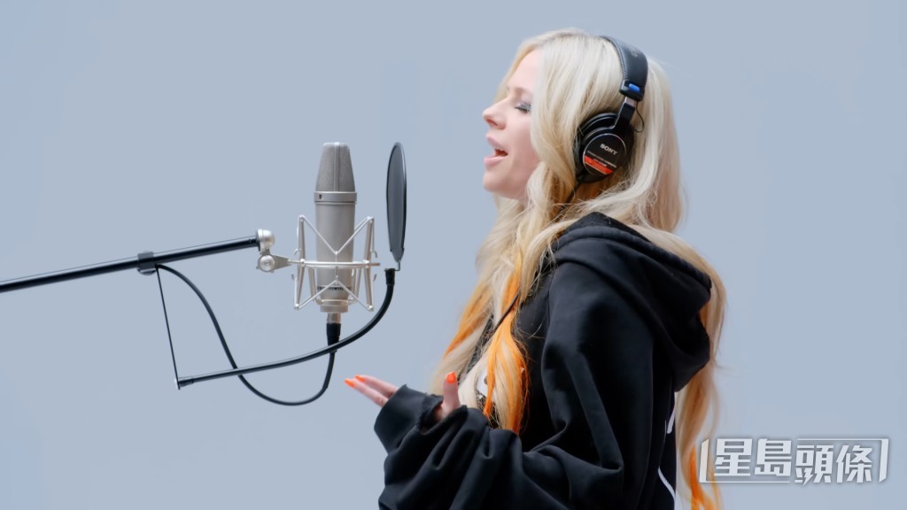加拿大天后Avril Lavigne也曾被网民指在The First Take有炒车情况。