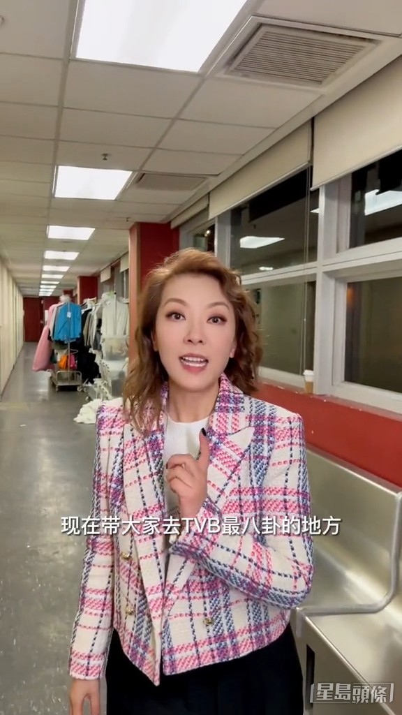 走廊好長。