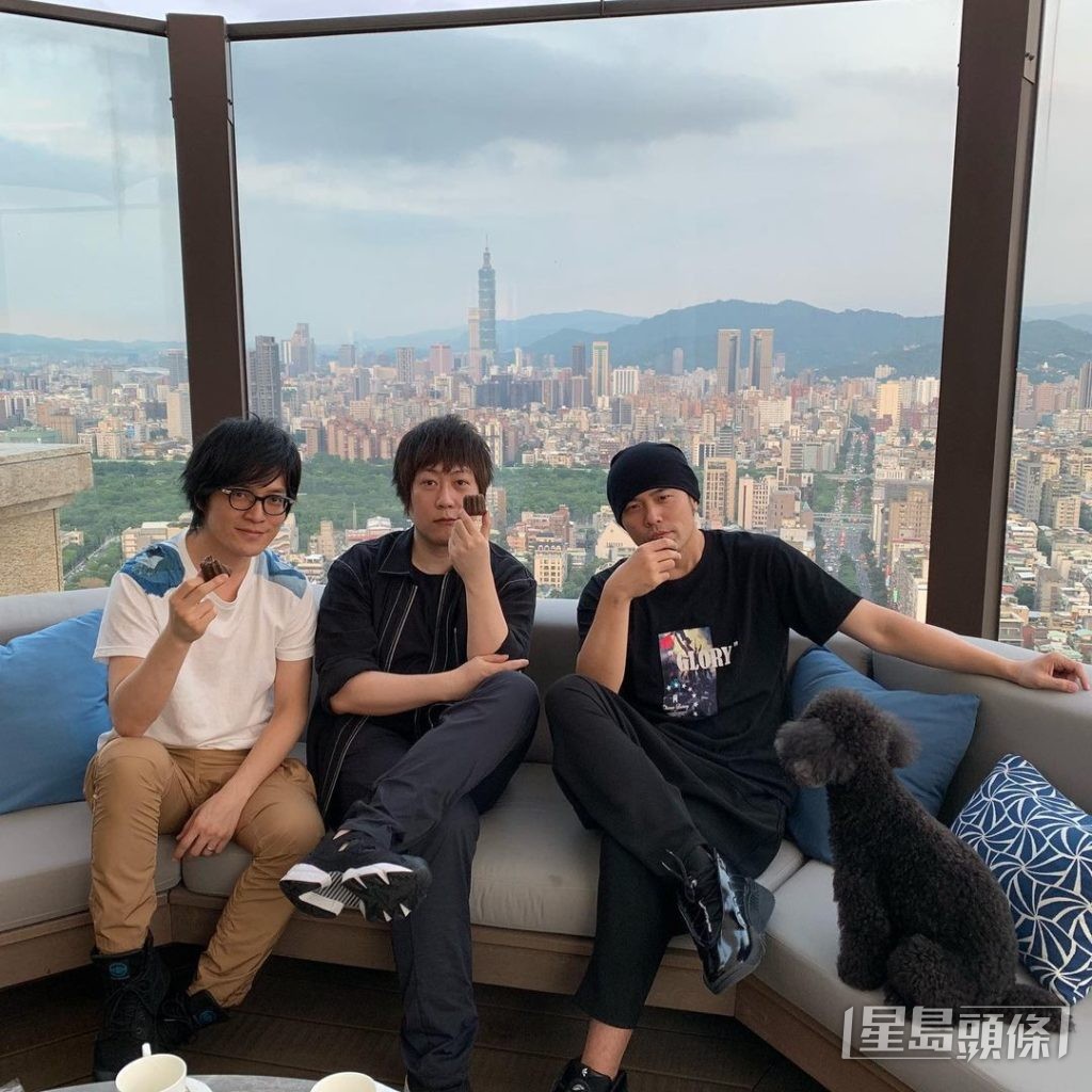五月天的阿信與怪獸亦曾作客周杰倫豪宅。