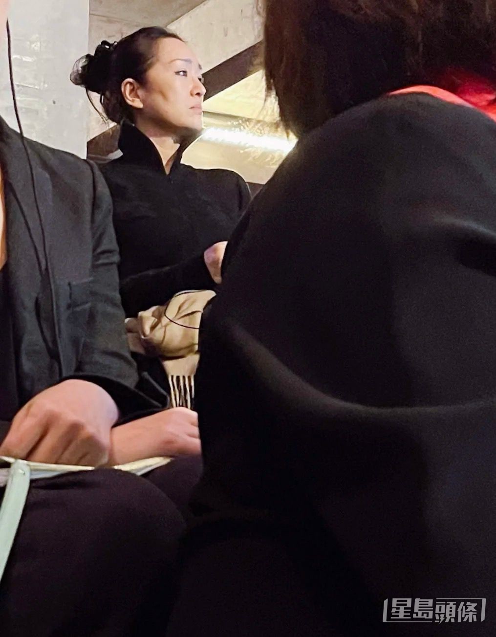 在場不少賓客用手機偷影鞏俐,今日網上流出不少零濾鏡生圖。