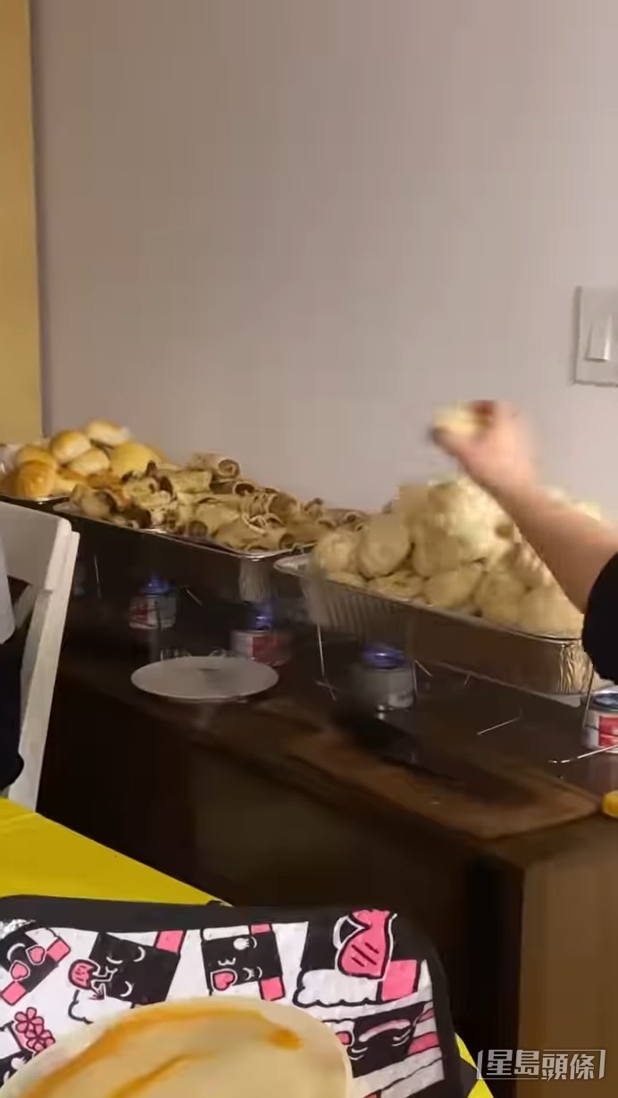 Yasmine指食品多到可以食一個月。