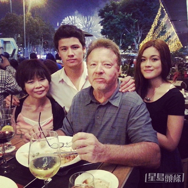 包駿寅（左二）愈大愈靚仔。