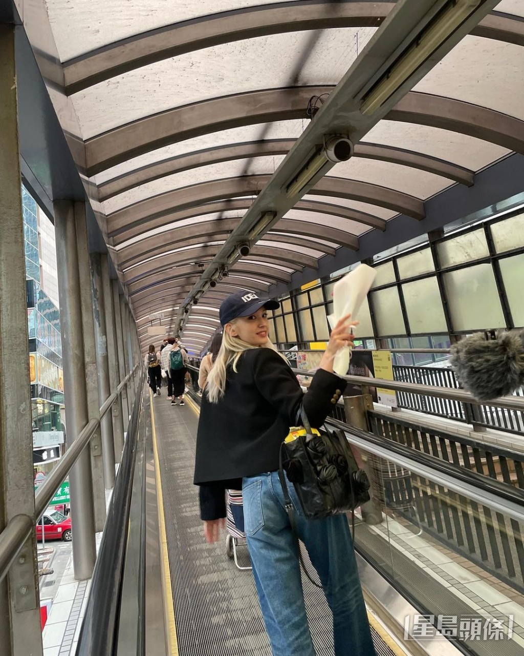 中环半山扶手电梯是韩国旅客来香港的打卡景点之一，早年已凭住《重庆森林》驰名中外！