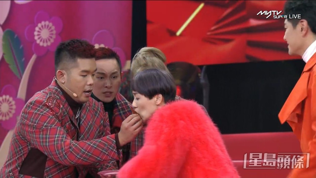 江美仪与萧正楠排头位。