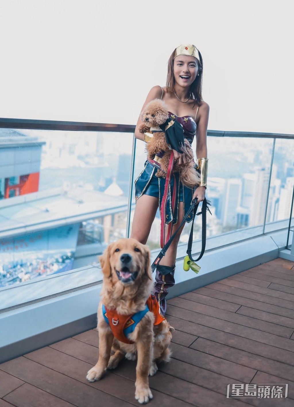 黎紀君扮神奇女俠行山，低胸又露腿，行性感路線。  ​