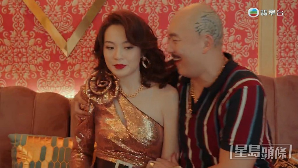 李嘉對對蔡潔毛手毛腳。