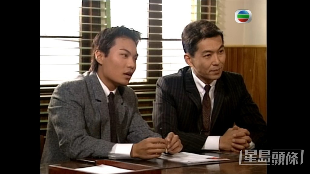 當年參賽後，譚權輝曾經加入TVB拍攝，演出過《全院滿座》（圖左）、《男親女愛》、《創世紀》等劇，不過絕大部份都是跑龍套角色。